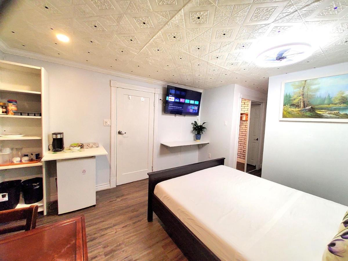 Renovated Cozy Bedroom With Private Washroom Toronto Luaran gambar