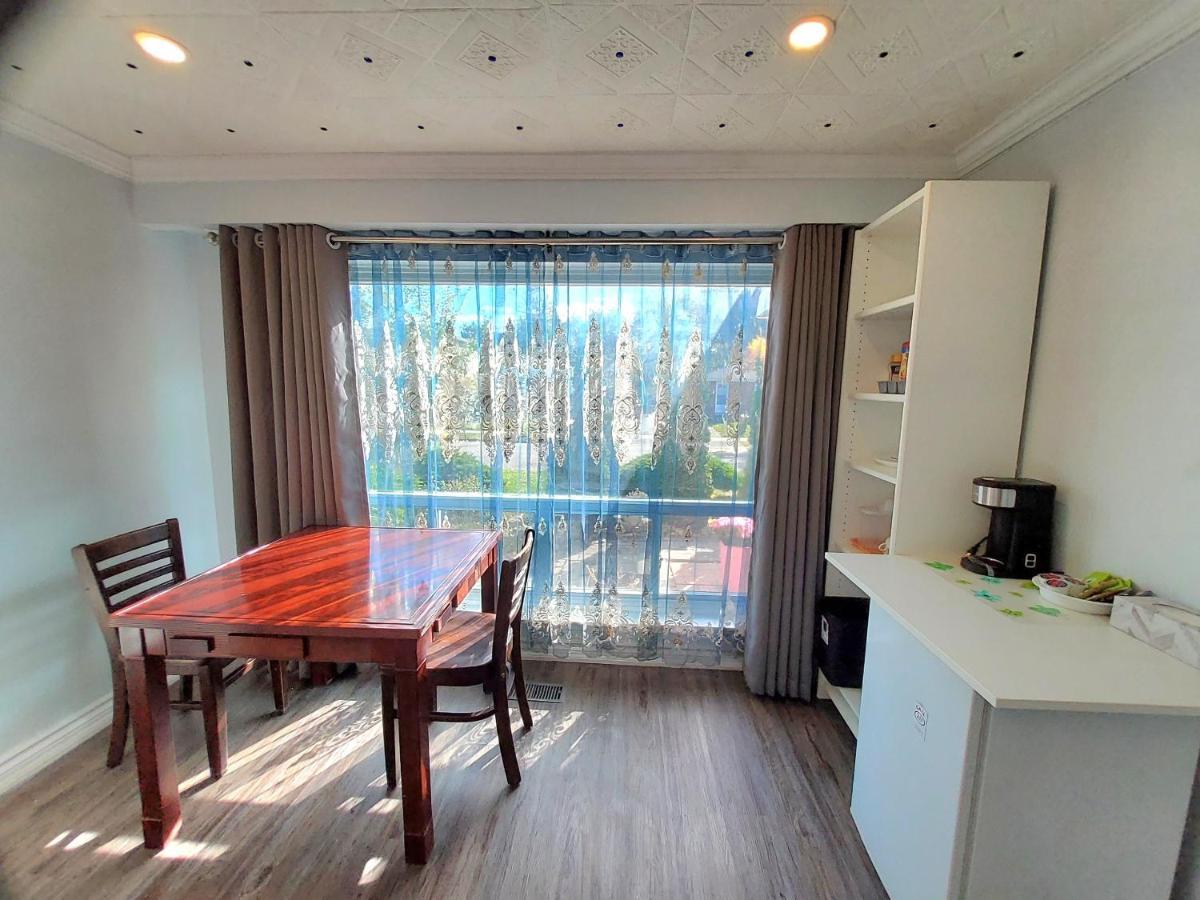 Renovated Cozy Bedroom With Private Washroom Toronto Luaran gambar