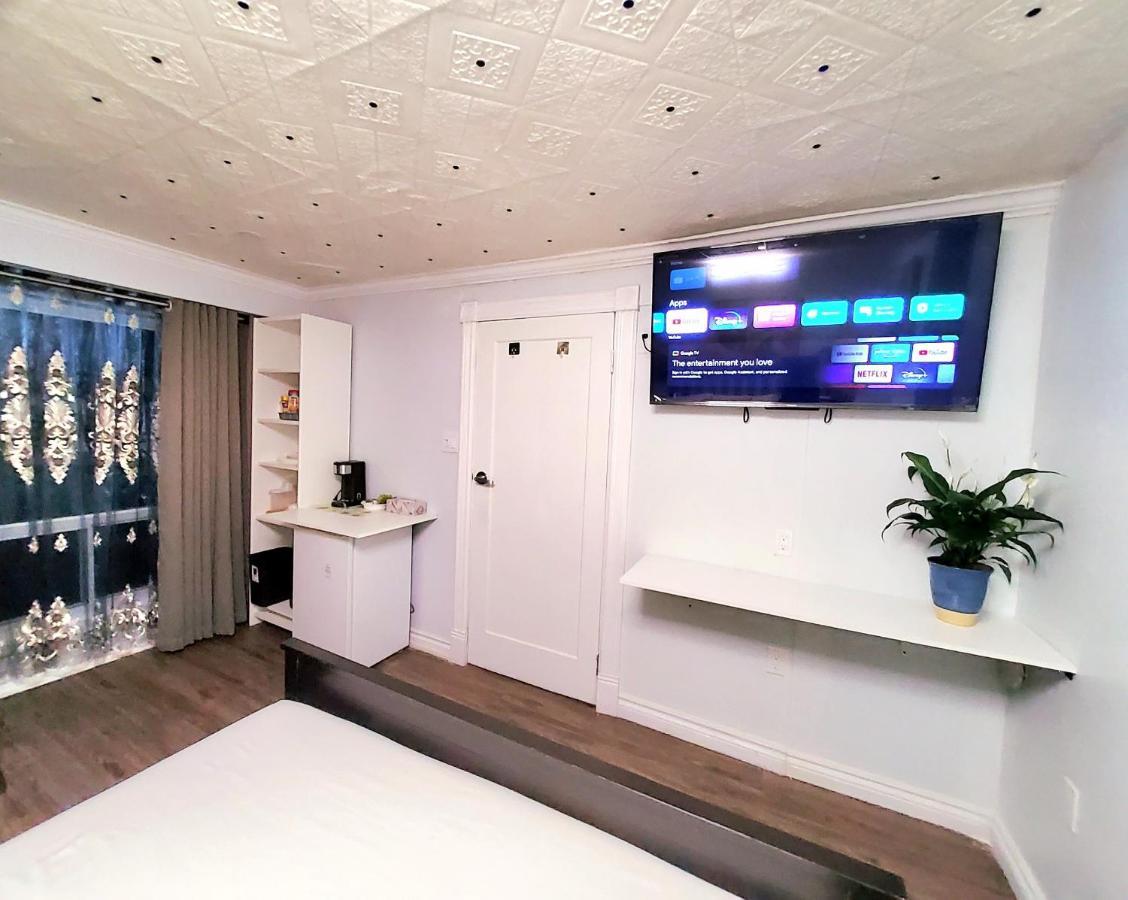 Renovated Cozy Bedroom With Private Washroom Toronto Luaran gambar