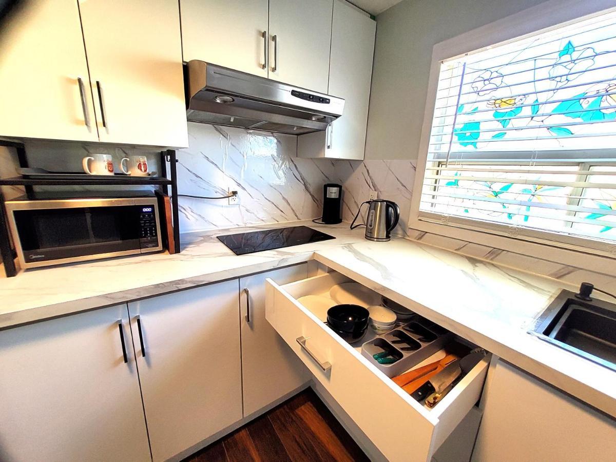 Renovated Cozy Bedroom With Private Washroom Toronto Luaran gambar