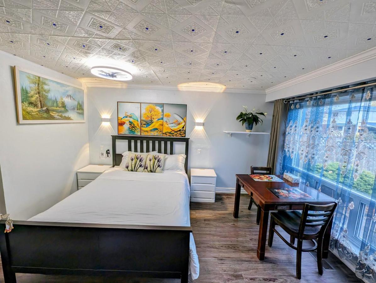 Renovated Cozy Bedroom With Private Washroom Toronto Luaran gambar